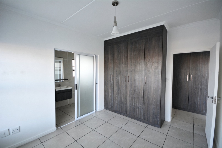 To Let 3 Bedroom Property for Rent in Sandown Western Cape